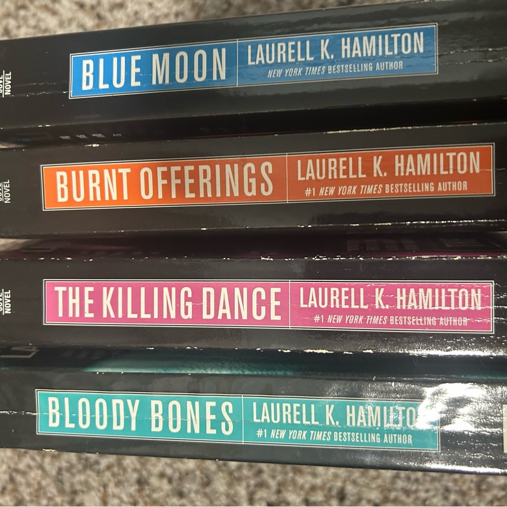 Laurell K. Hamilton Book Set